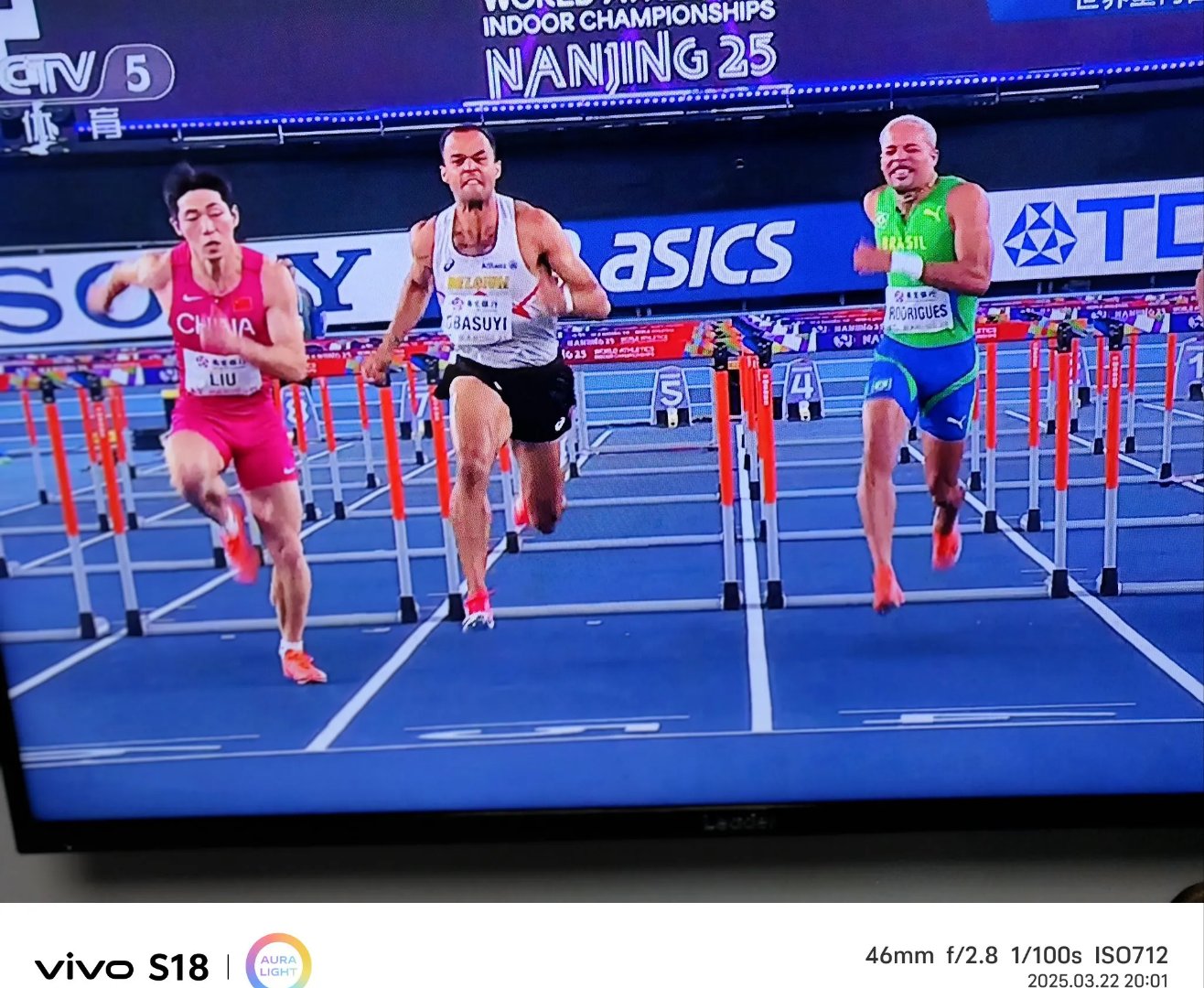 九游网页版-Doinb重要时刻比赛局势复杂，掘金带队取胜！赛场气氛高涨