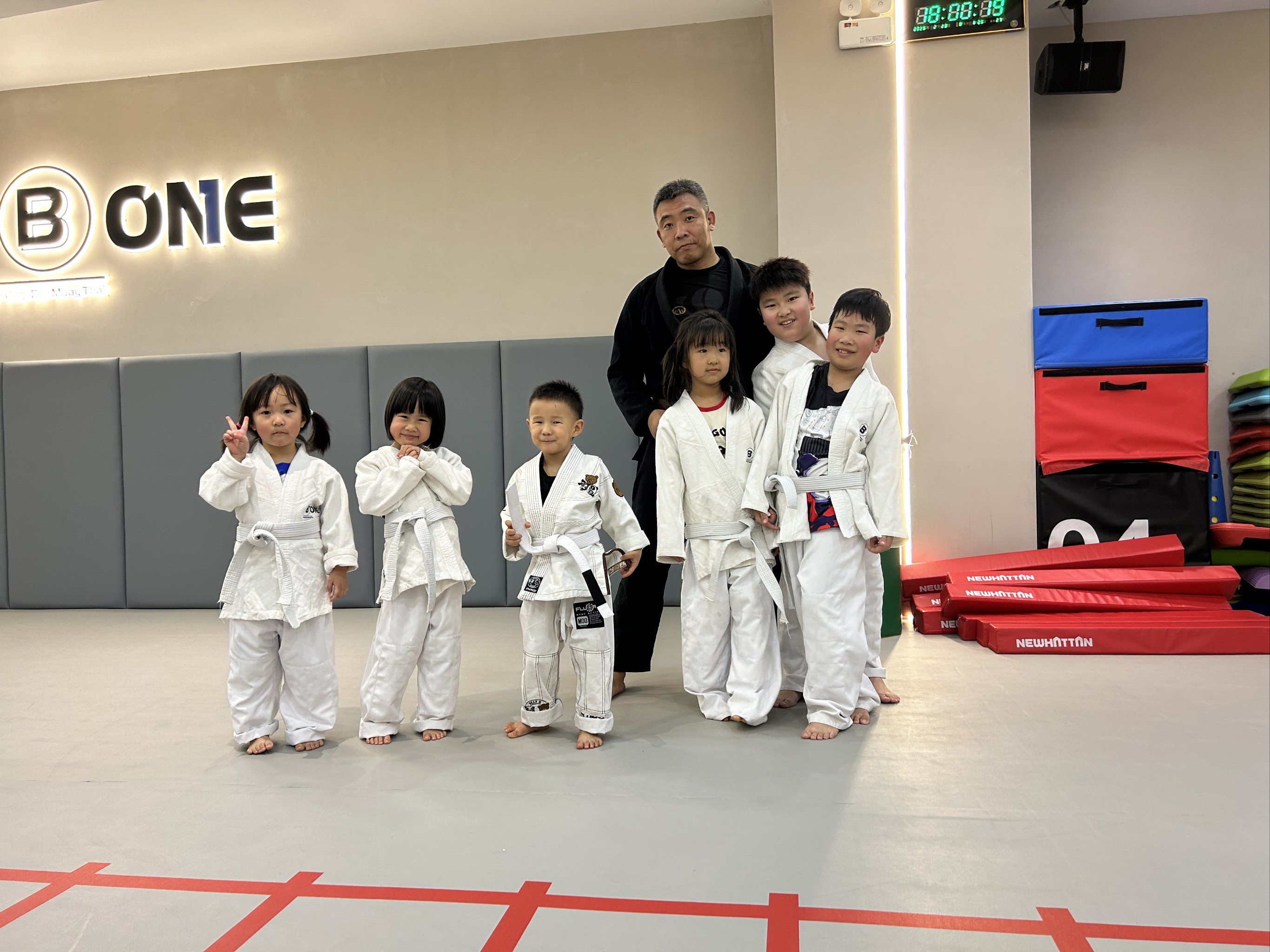 九游官网-柔道总决赛上演强强对话，嵩山貔貅队强势横扫云贵灰熊队，多点开花奏效；韧性比赛的样板的简单介绍