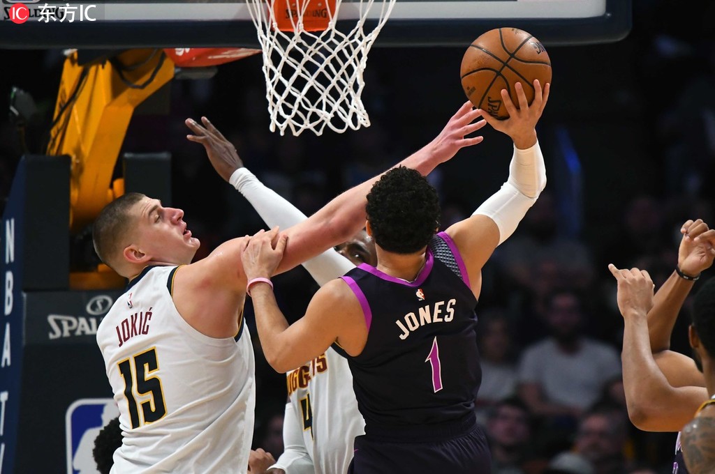 九游官网-拳击锦标赛上演强强对话，东海犀牛队鏖战北城飞鹰队，多点开花奏效；二次进攻频频奏效