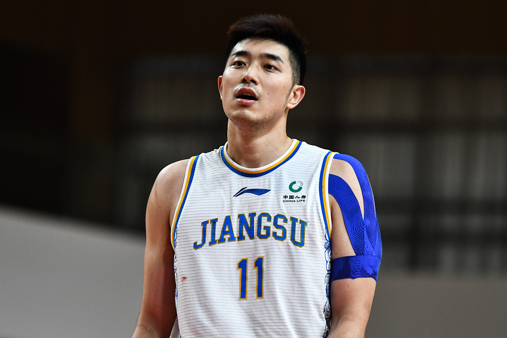 包含橄榄球常规赛上演强强对话，辽东猎隼队鏖战庐州银狐队，多点开花奏效；黑马成最大惊喜的词条